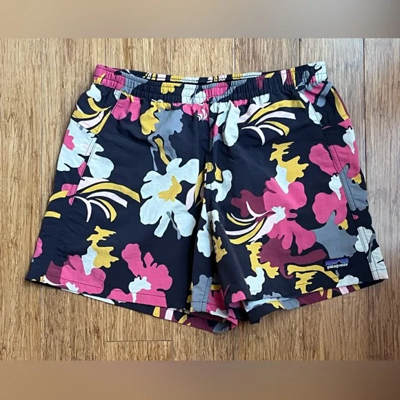 Patagonia Womens shorts size Small floral. 1121 - Picture 1 of 5